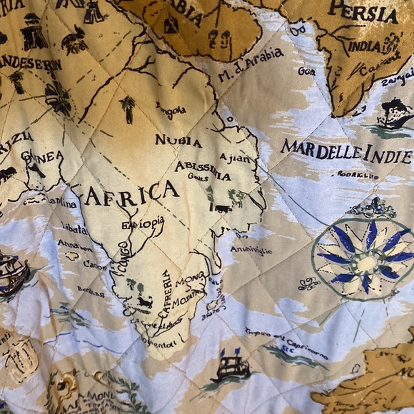 Spring reversible jacket - Picture 3 of 7